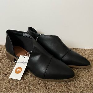 Universal Thread Sz 9.5 Black Point Toe Booties